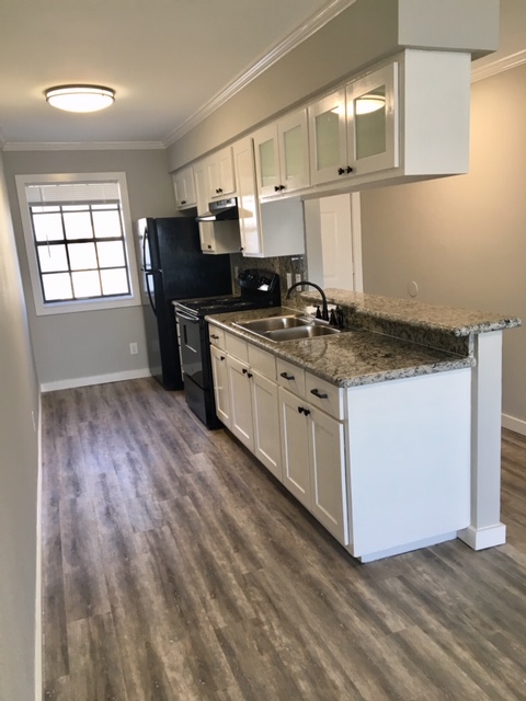 305 North Montevideo - 6